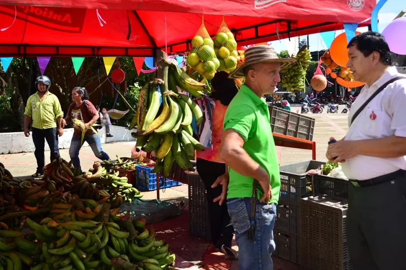 En la plazoleta de la alcaldía de Arauca se realiza el mercado campesino.